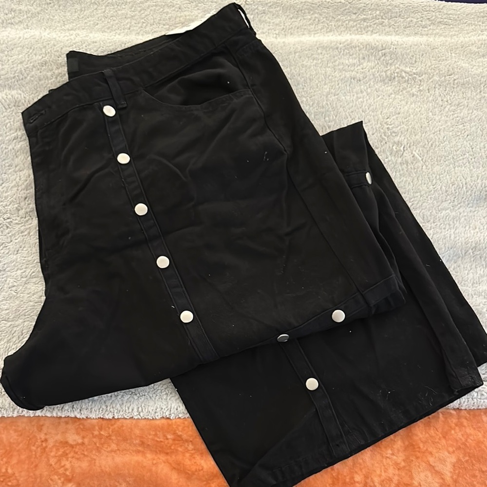 Forever 21 Black studded button Pants 4X NWT never worn